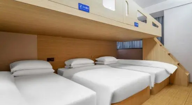 Кровать в общем номере Jinnang Idea E-Sports Hotel (Hengyang Yintai Hongcheng)