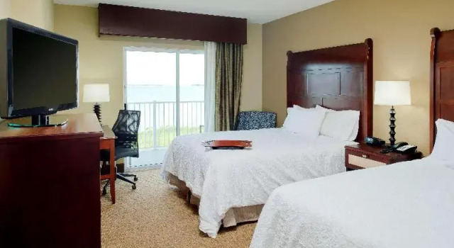 Шестиместный номер Standard Hampton Inn & Suites Ocean City Bayfront-Convention Center