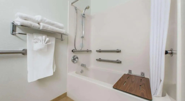 Номер Deluxe Microtel Inn & Suites