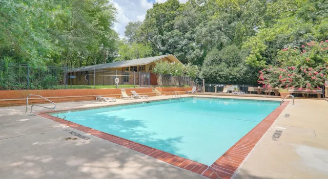 Апартаменты 1 Mi to Dtwn & Uga: Condo w/ Pool in Athens!