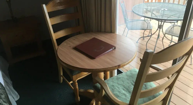Номер Standard с балконом и с видом на реку Whispering Pines Lodge