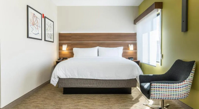 Люкс Holiday Inn Express & Suites - Lake Forest by IHG
