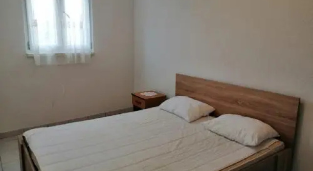 Apartments Bv, Prenota Appartamento Rukavac Vis, vicino a Spiaggia di Tepluš