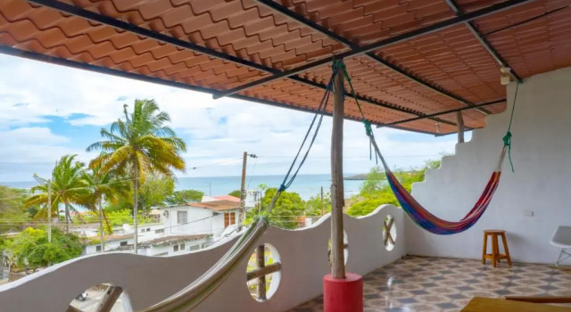 Трёхместный номер Standard с балконом и с видом на море Royal Galápagos Inn