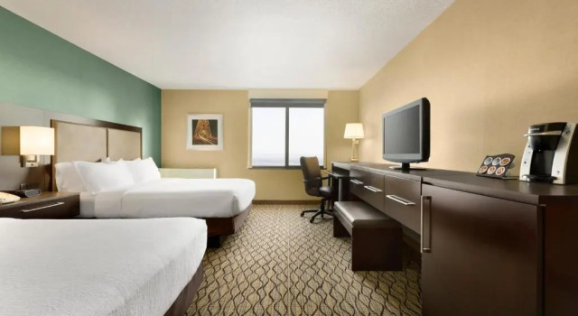 Двухместный номер Executive Holiday Inn & Suites Duluth-Downtown by IHG