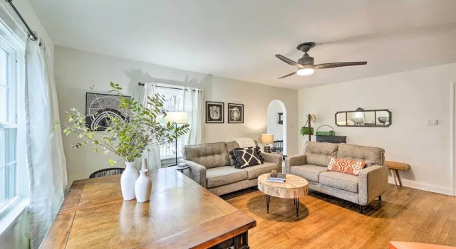 Renovated Bloomington Home - Steps to Campus, Забронировать Отель Блумингтон Индиана