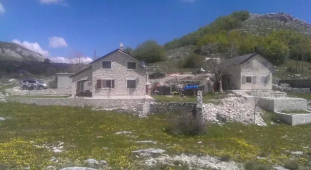 Guest House Lovcen, Reservar Casa de hóspedes Hotéis em Cetinje County com estacionamento, Estacionamento