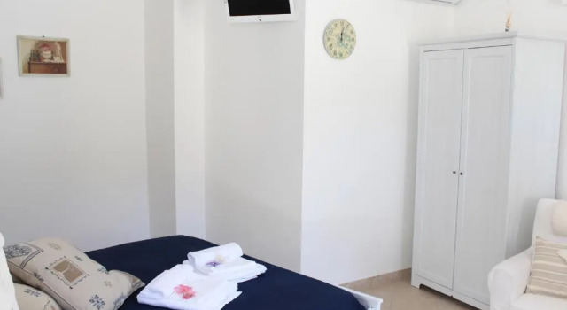 Standard room Book and Bed