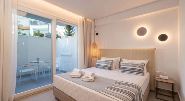 Номер Deluxe Mirablue Luxury Residences