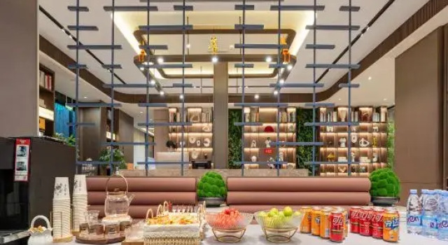 Ease Hotel · Zhi (Yichang Huoche Dongzhan )