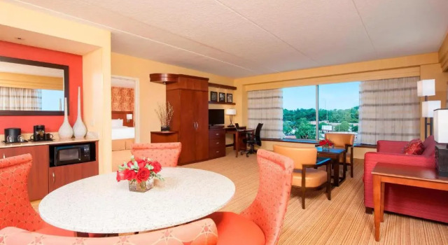 Двухместный люкс c 1 комнатой с видом на город Courtyard Peoria Downtown