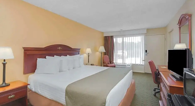 Номер Standard с видом на горы Days Inn by Wyndham Asheville West