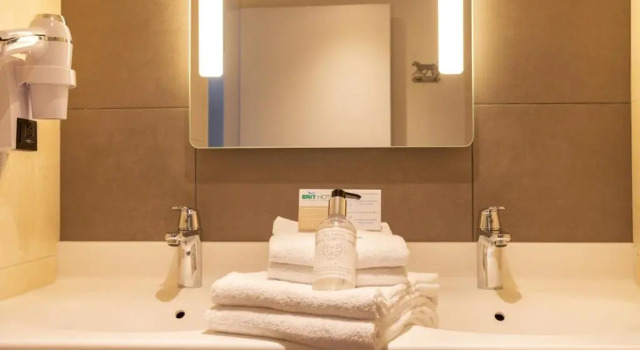 Четырёхместный номер Superior Brit Hotel Ploermel - Hotel de lHippodrome