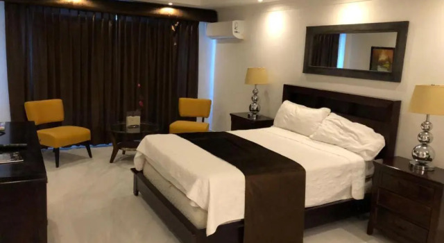 Golden House Hotel & Restaurant, Забронировать Отель Отели Санто Доминго Оэсте с парковкой, Парковка