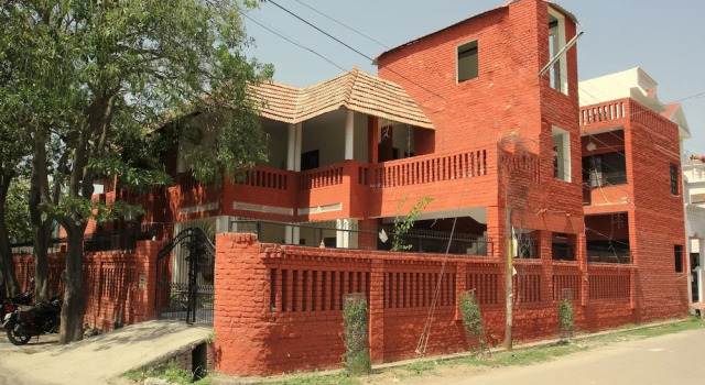 OYO 8472 Gomti Nagar, Забронировать Отель Отели Гомти Нагара с парковкой, Парковка
