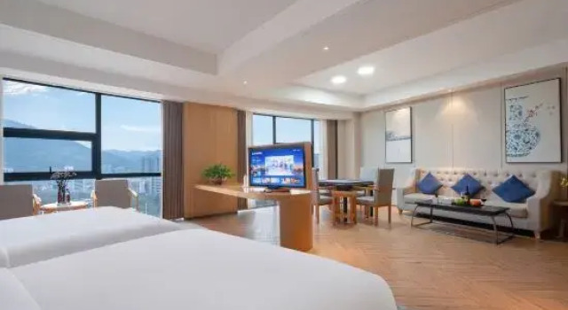 Люкс Deluxe Rongyu International Hotel (Jishhou Municipal Government Ganzhou Ancient City Branch)