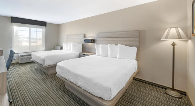 Четырёхместный номер Standard Best Western Plus Twin View Inn & Suites
