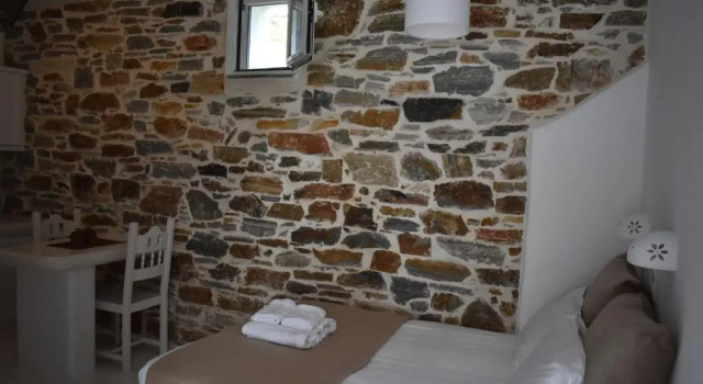 Tinos Peristerionas