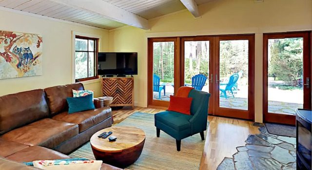 Fletcher 5551 - 3 Br home by RedAwning