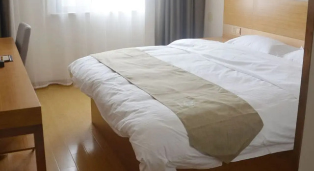 Двухместный номер Standard GreenTree Inn Anqing Wangjiang County Lantian Road Yiheyuan Express Hotel