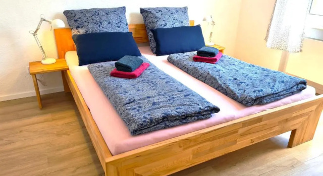 Burgunder helle und geräumige Ferienwohnung
