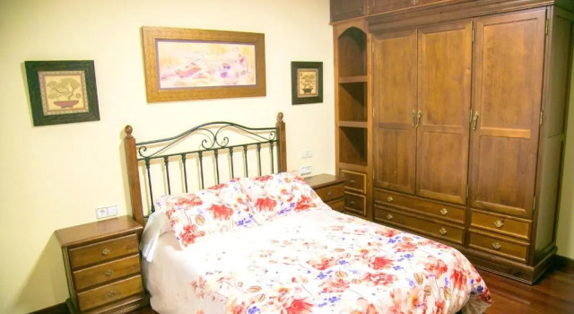 House with 4 bedrooms in Cuntis with wonderful mountain view private pool enclosed garden 18 km from the beach, Prenota Hotel  