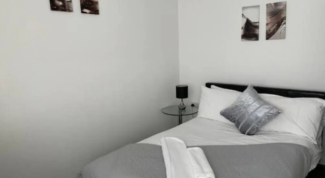Beautiful 3-bed House in Wolverhampton, Забронировать Отель Отели Англии 3 звезды, 3*