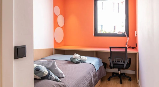 Residencia Universitaria Resa Málaga Centro, Забронировать Хостел Отели Малаги с парковкой, рядом с Музей Кармен Тиссен, Парковка