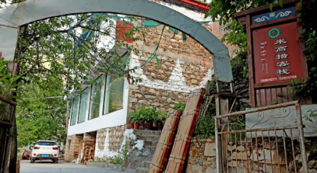 Jiaju Zangzhai Mi Gaocuo Inn, Prenota Hotel Hotel a Danba con parcheggio, Parcheggio