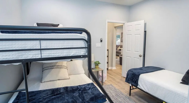 Don't Miss Dynamic 4br/2ba Near Jolly Riverwalk