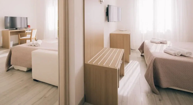 Четырёхместный номер Deluxe с 2 комнатами с видом на море La Promenade Rooms & Suites