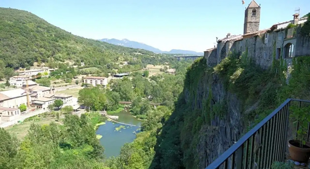 Ca la Clareta, Book Hotel Hotels in Garrotxa with Parking, Parking