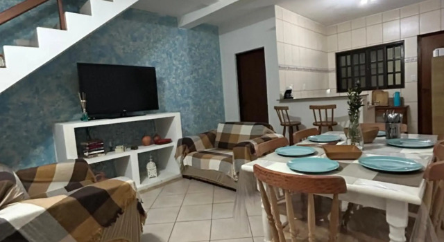 A 500 m Praia Maranduba, casa 2 quartos em Condomínio