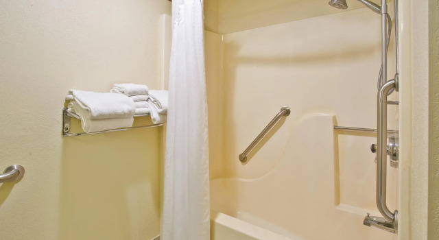 Четырёхместный номер Standard Holiday Inn Express Mackinaw City by IHG