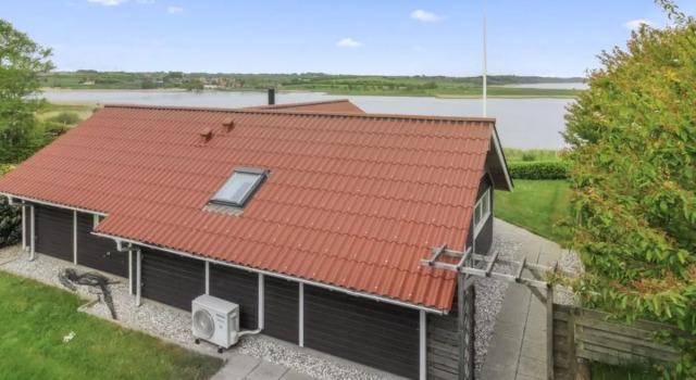 "Pirkka" - 60km from the sea in The Liim Fiord, Book Hotel Hotels in Logstrup with Parking, Parking