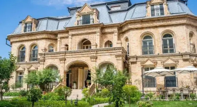 Yining Huatian Yunxuan Homestay (Kazanqi Folk Custom Tourism Area Branch), Book Hotel Hotels in Xinjiang with Parking, Parking