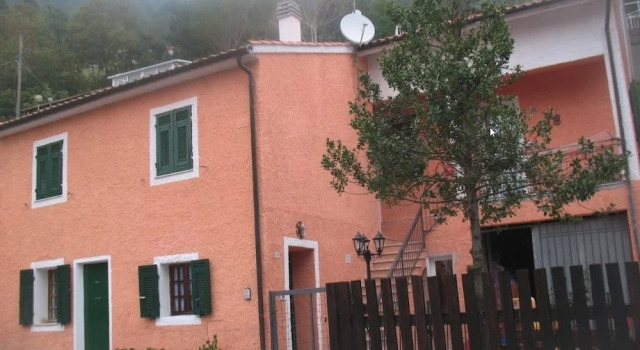 B&B L'Agrifoglio, Book Bed and Breakfast Hoteller i Magliolo med parkering, Parkering
