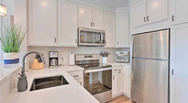Traverse City Townhome: Walk to Beach!, Забронировать Апартаменты/квартира Апартаменты Траверс-Сити, рядом с Туристический центр Траверс-Сити, Апартаменты/квартира