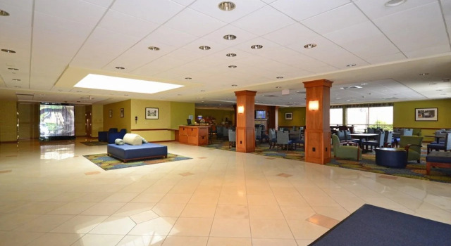 Holiday Inn Express Boston Brockton, Varaa Hotelli Hotellit New England uima-altaalla, Uima-allas