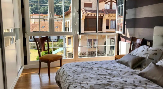 Chalet en Espinosa Monteros, Rezervați Cabana Cabane în Castile and Leon, Casetă