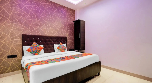 Номер Premium Fabhotel Royal Residency