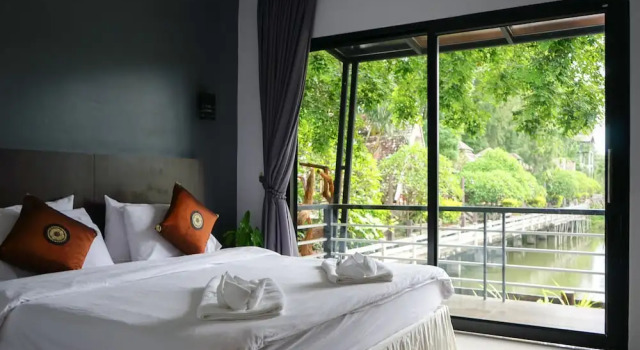 Двухместный семейный номер Standard с 2 комнатами с балконом Nakhaburi Hotel & Resort