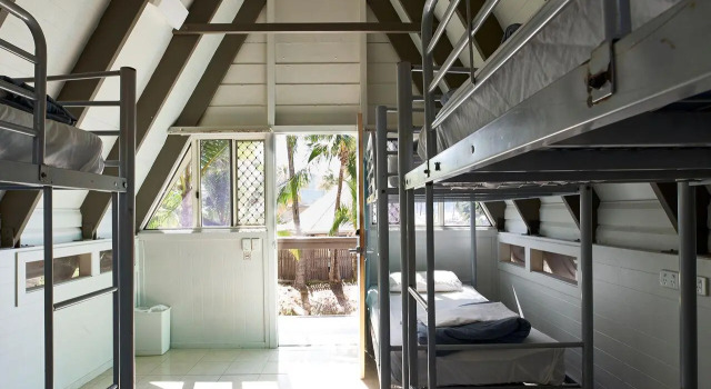 Кровать в общем номере Nomads Magnetic Island