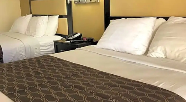 Четырёхместный люкс Best Western Inn & Suites