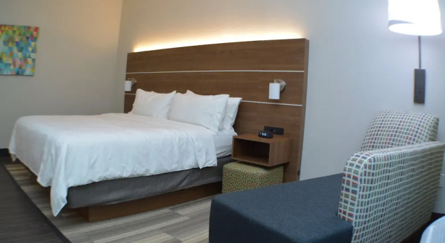 Двухместный номер Standard Holiday Inn Express Seguin by IHG