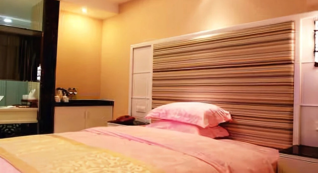 Hechi Lijiang Hotel, Book Hotel Hoteller i Hechi med parkering, Parkering