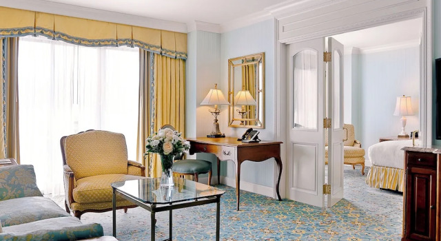 Четырёхместный номер Executive Grand America Hotel