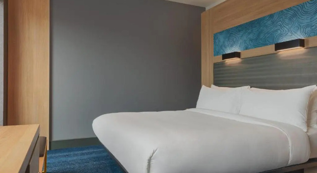 Номер Standard Aloft by Marriott Aberdeen TECA