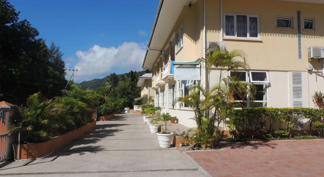 Reef Holiday Apartments