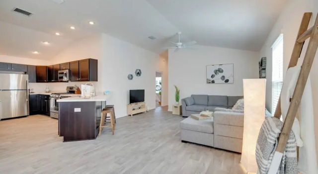 Home in The Villages Near the Newer Town Centers!, Book Villa Sommerhuse i Wildwood, Hytte